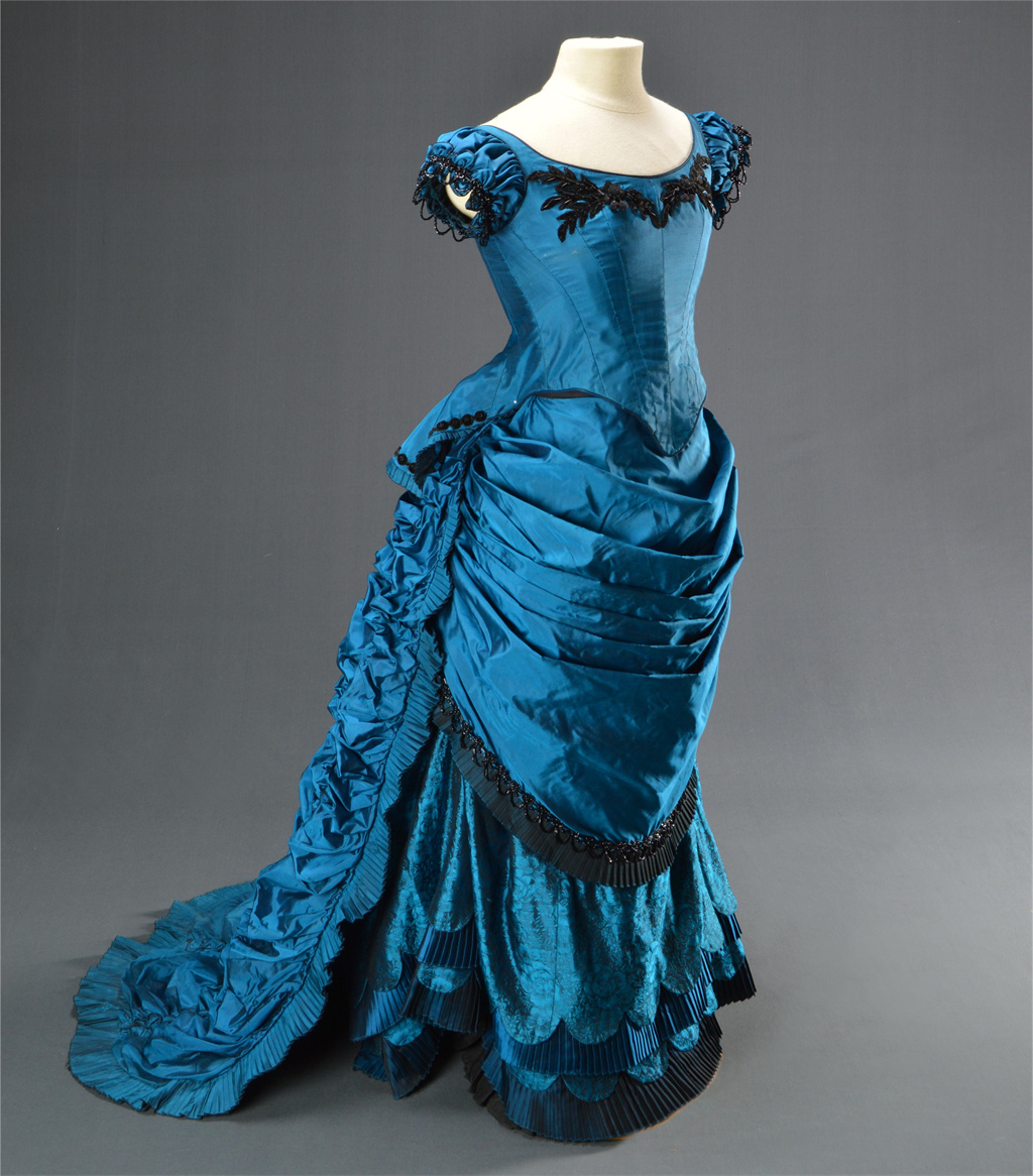 ภาพยนตร์สัมภาษณ์กับแวมไพร์ Cla - Evening Gown บทวิจารณ์และราคา