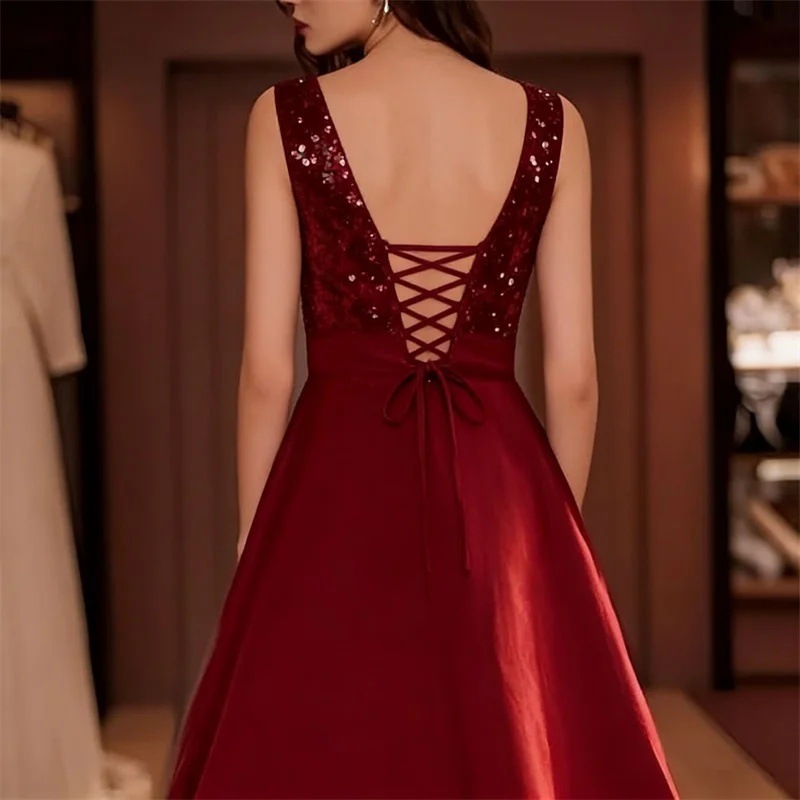เดรสผ้าซาตินสีเบอร์กันดีประดับ - Midi Dress บทวิจารณ์และราคา