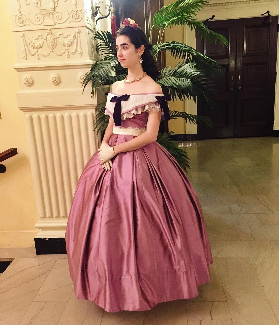 ชุดราตรีสไตล์วิคตอเรียนย้อนยุค - Evening Gown บทวิจารณ์และราคา