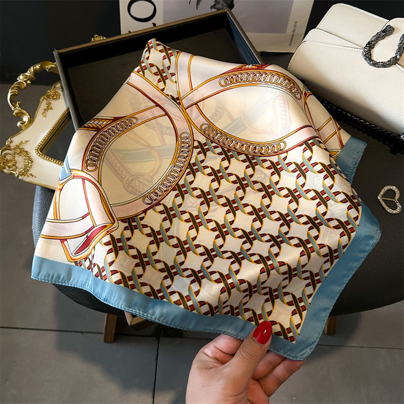 ผ้าพันคอไหมพิมพ์ลายโซ่สี่เหลี่ - Silk Blouse บทวิจารณ์และราคา